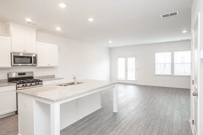 1080 Edwin Ln — Photo 2