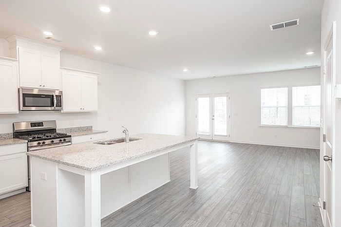 2nd image of 1080 Edwin Ln