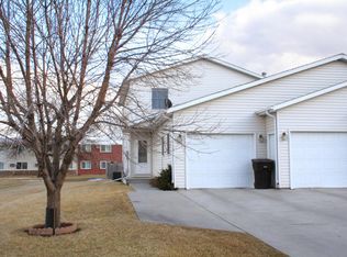 775 Kirkwood Dr, Grand Forks, ND 58201