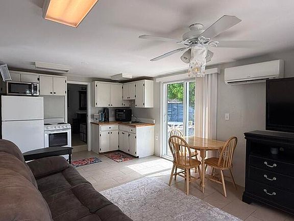 3rd image of 577 Boyd Dr