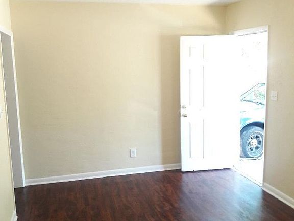 3rd image of 2054 15th Ave S
