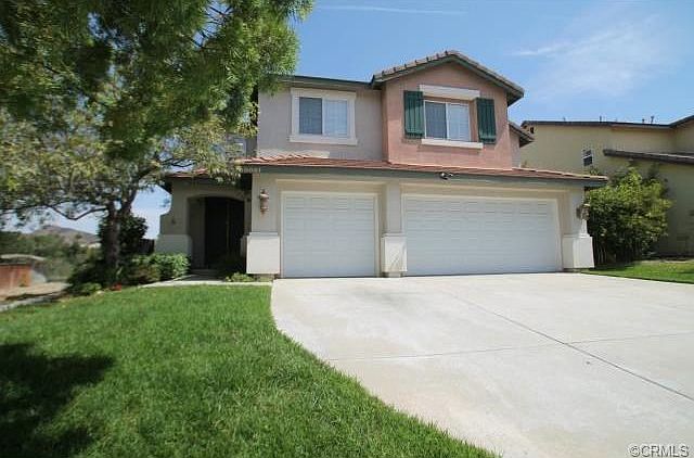 Wonderful 5 bedroom home with 3 car garage! Longer driveway!
