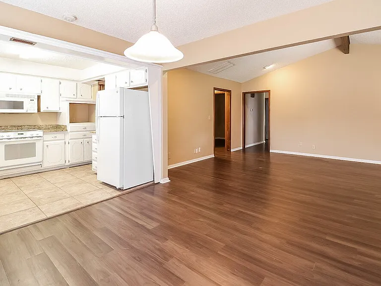 1112 NE 21st Ct — Photo 7