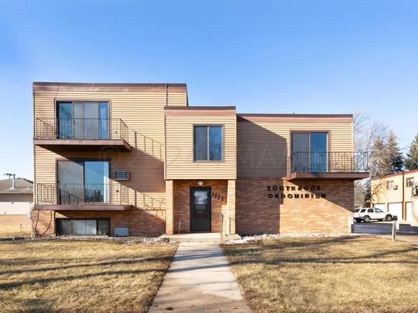 1225 7th St S APT 4, Moorhead, MN 56560
