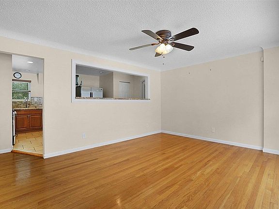 3rd image of 8821 Huiskamp Ave