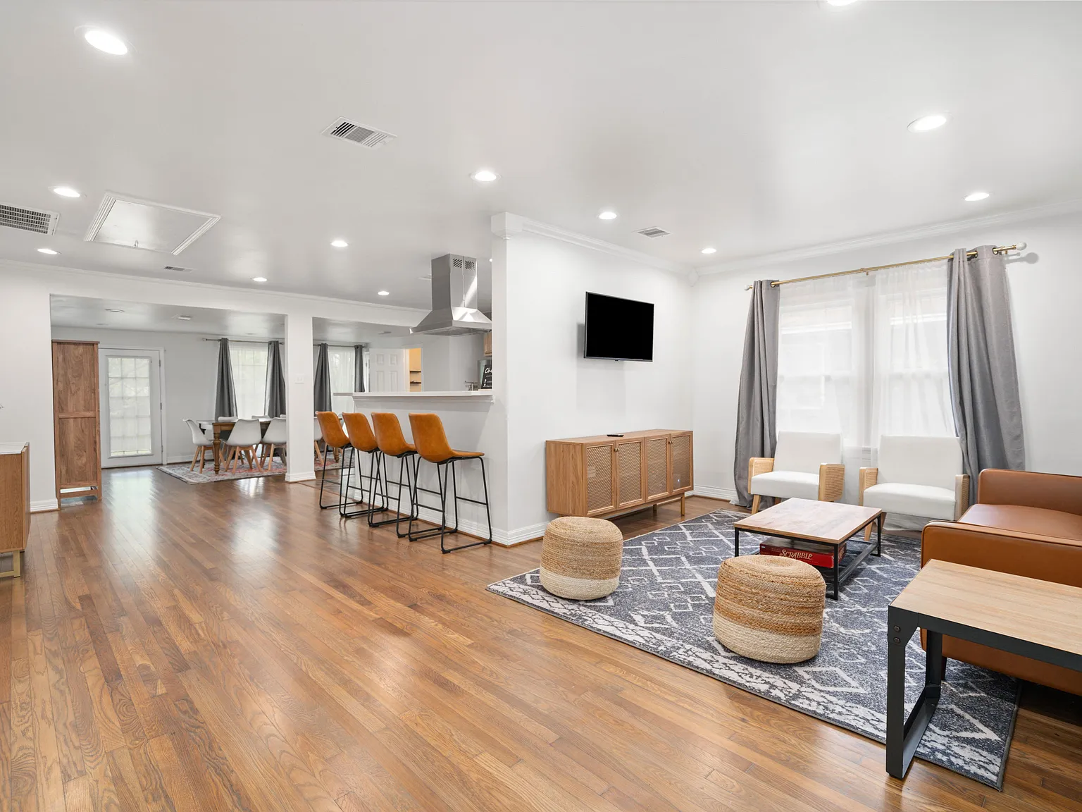 3 bed, 3.0 bath, 1600 sqft, $1,053 — Photo 4