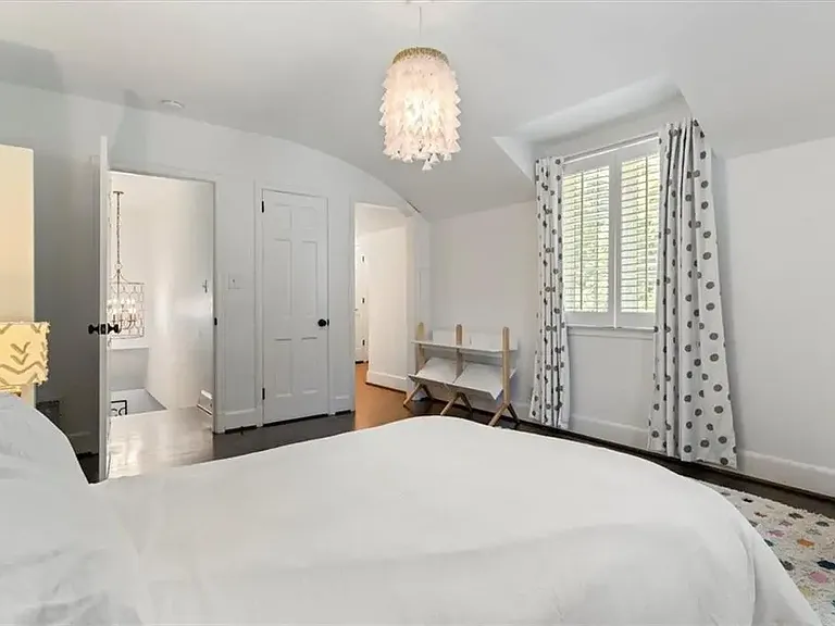 3825 Peachtree Dunwoody Rd NE — Photo 60