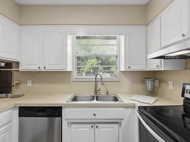 3920 University Club Blvd — Photo 6