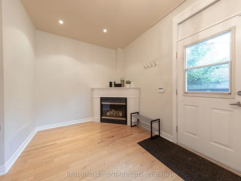 179 Hanson St #MAIN — Photo 9