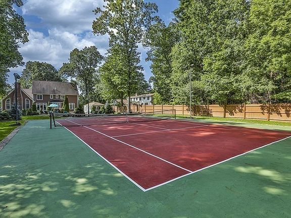 5th image of 26 Apple Hill Ln