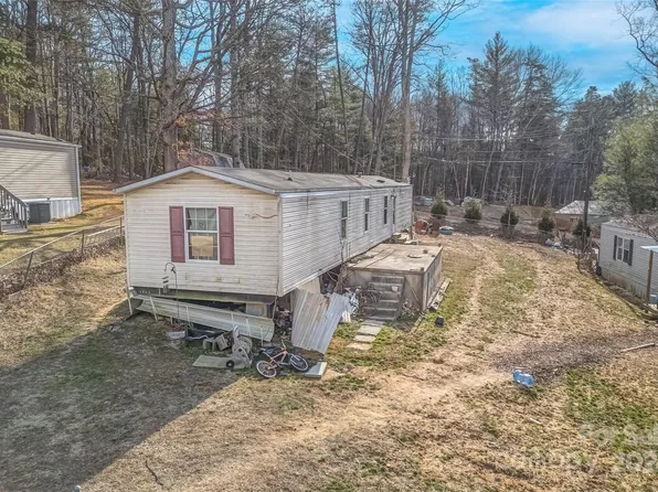 19 Luckenbach Dr, Fairview, NC 28730