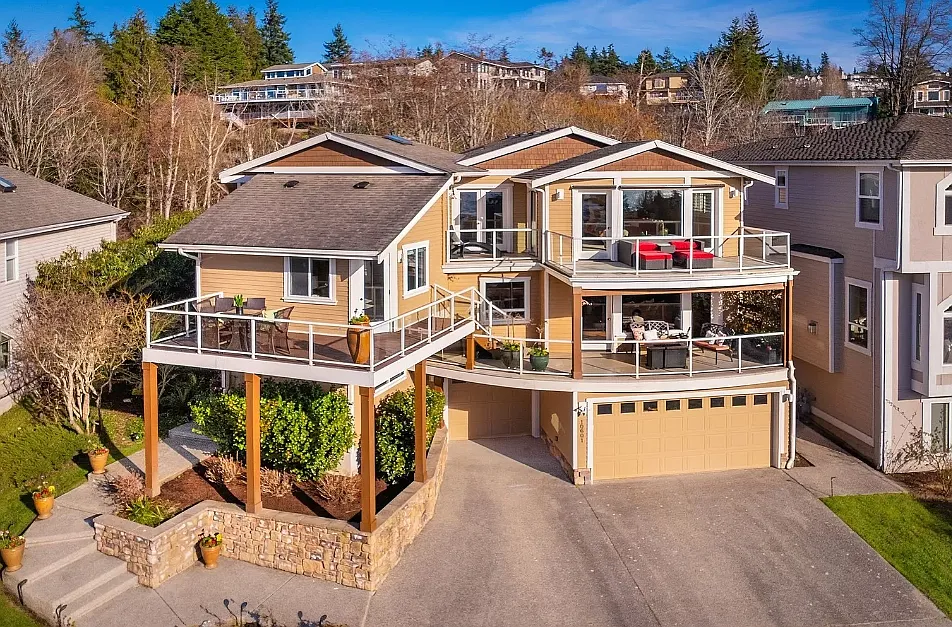 Building Photo - 10601 Marine View Dr
