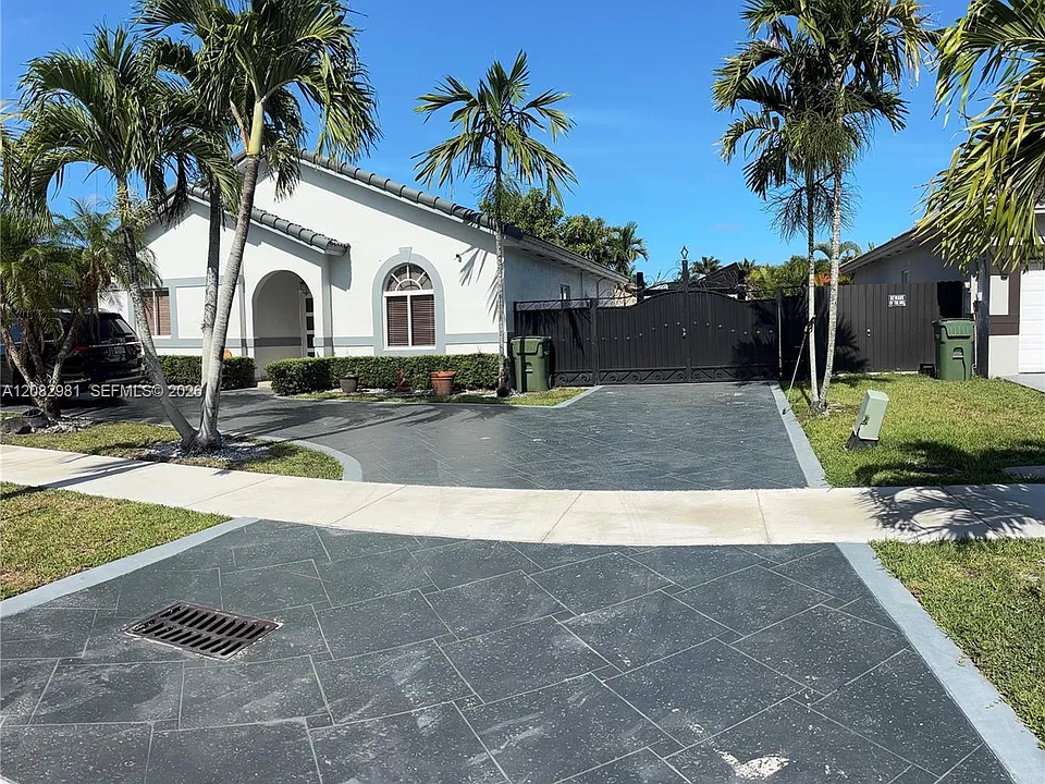 709 SE 13th Ter