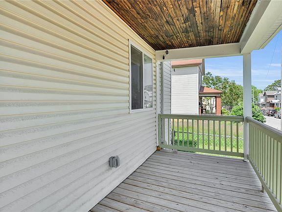 4th image of 127 Stainton Ave
