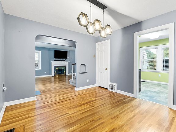 4th image of 220 W Fleming Ave