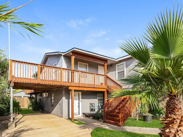 2219 72nd St #B, Galveston, TX 77551