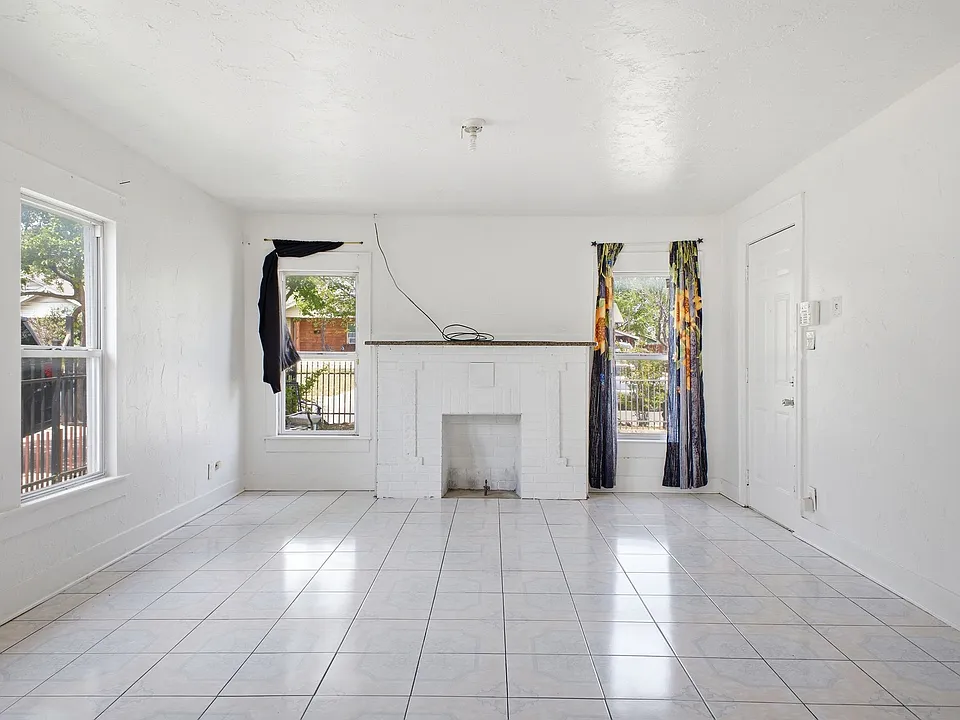 2634 Emmett St