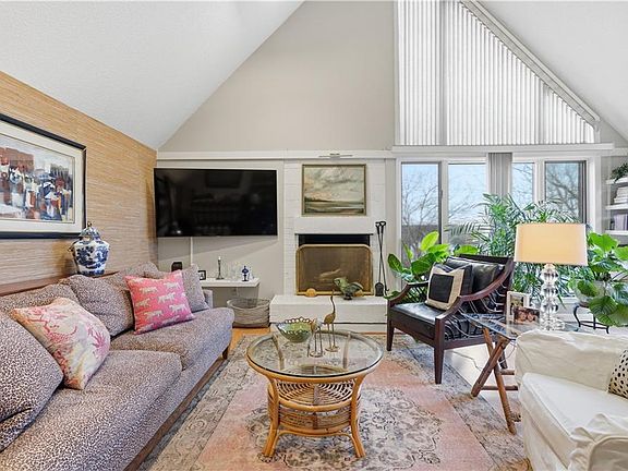 5th image of 696 Mowbray Arch APT 260