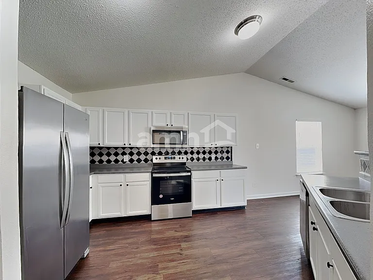 5624 Grassy Bank Dr — Photo 3