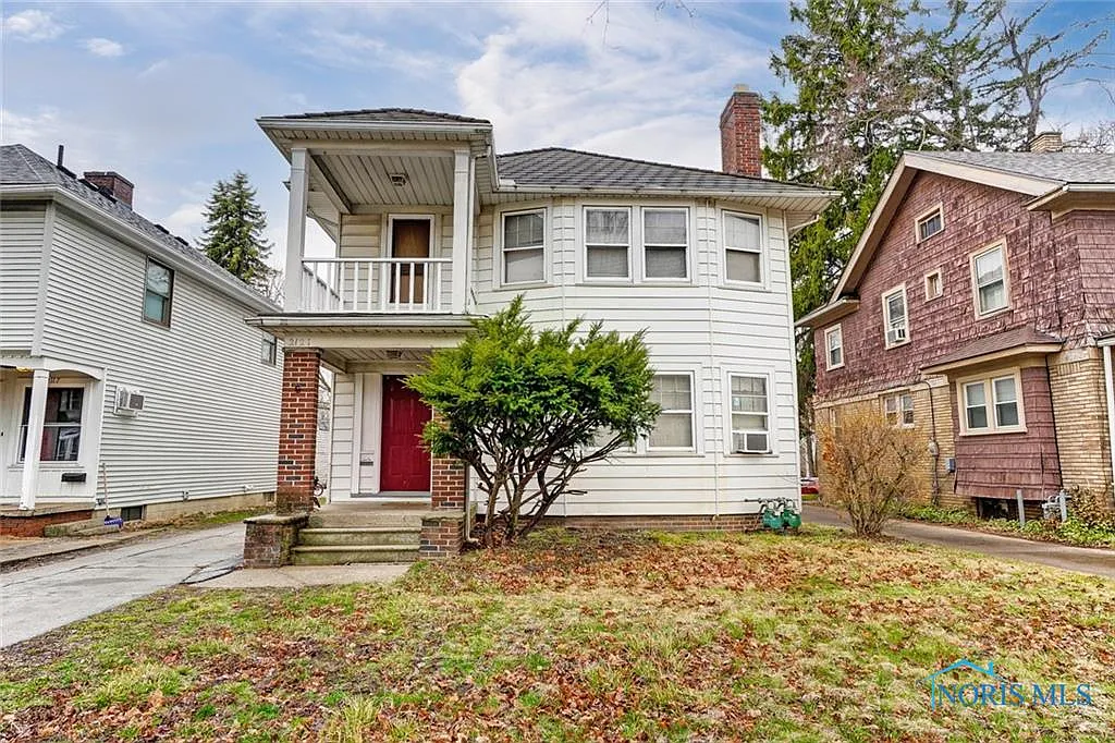 2121 Wyndhurst Rd photo 1