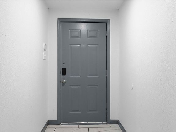 4th image of 1305 Pinehurst Dr