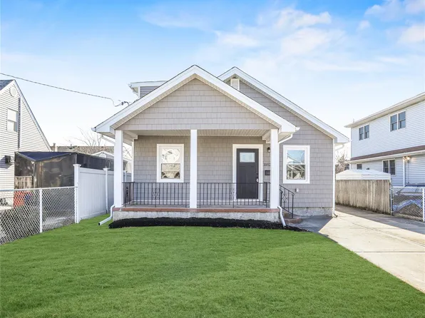 1052 Steele Boulevard, Baldwin, NY 11510