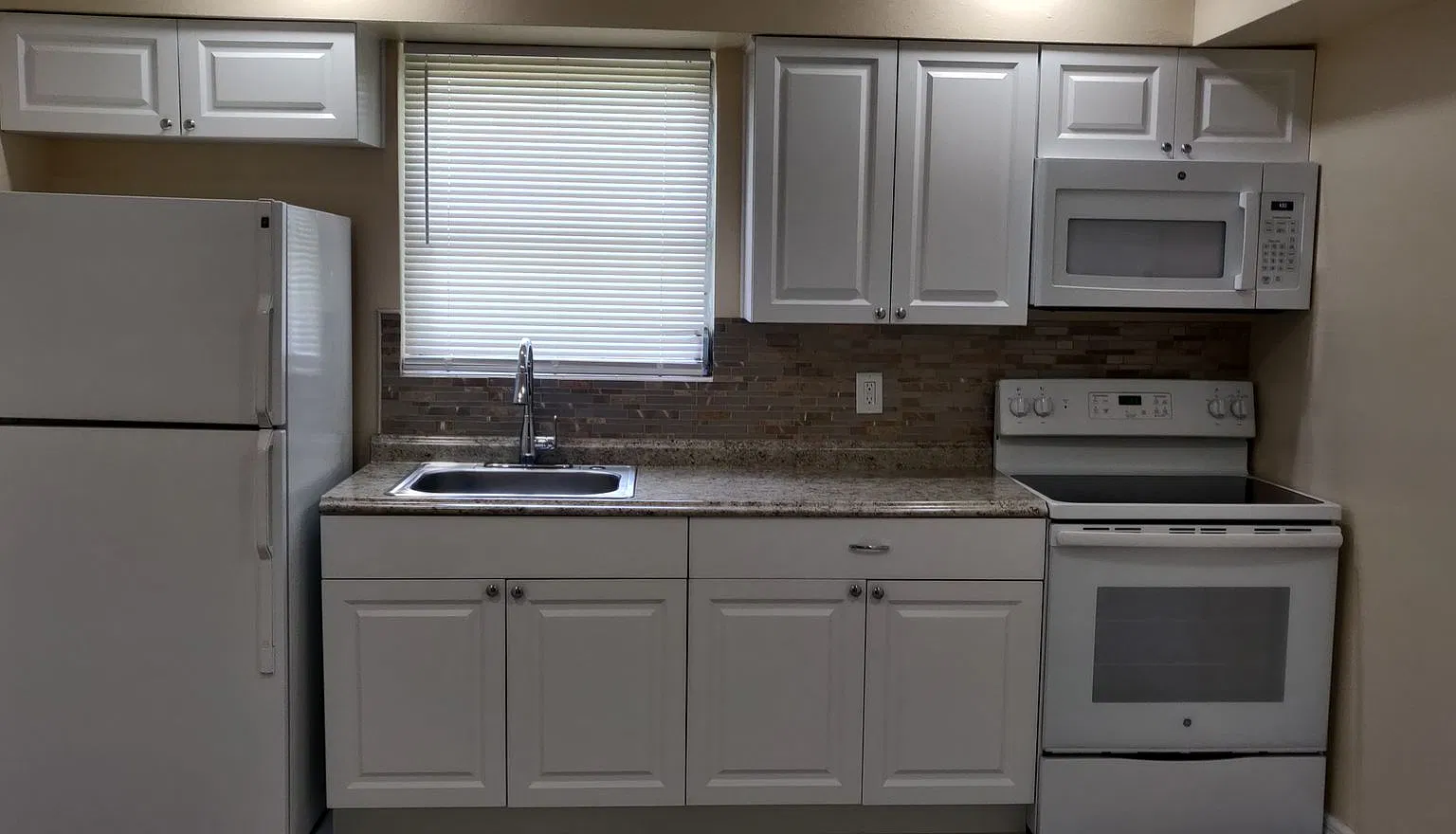 Two bedroom two bath remodeled home — Photo 4