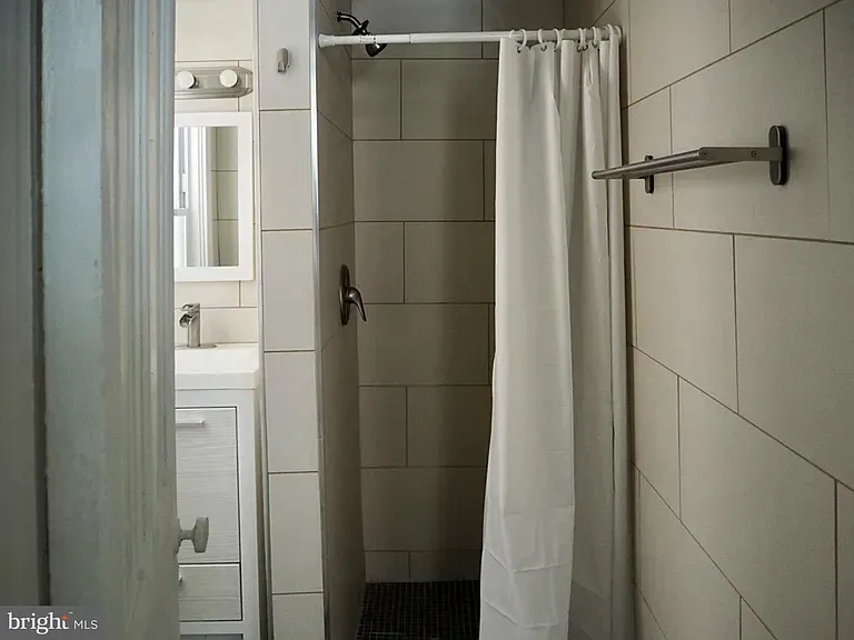 3318 Arch St #2 — Photo 16