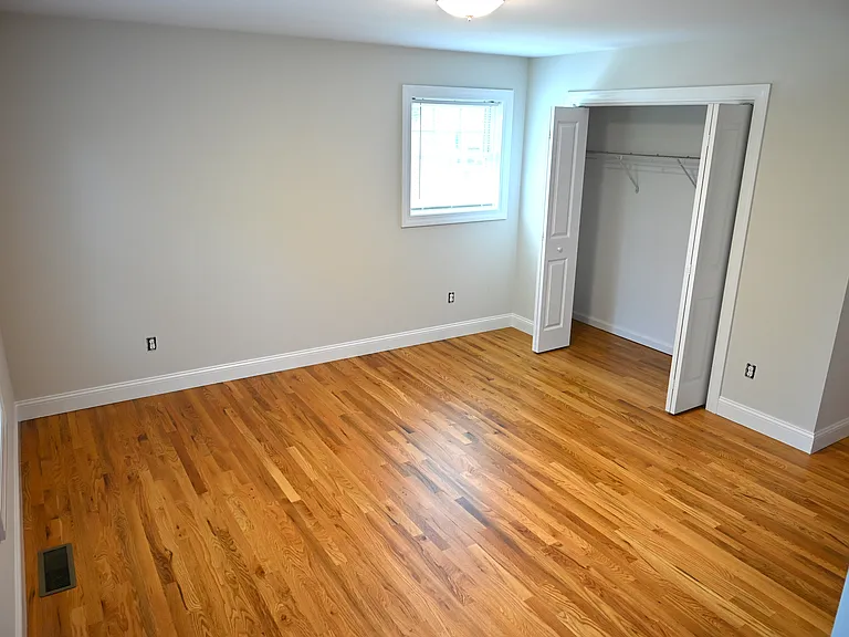 16 White Oaks Ter — Photo 13