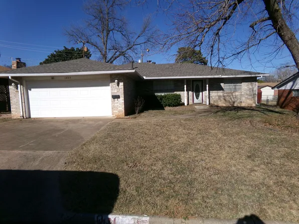 1449 W Will Rogers Dr, Duncan, OK 73533