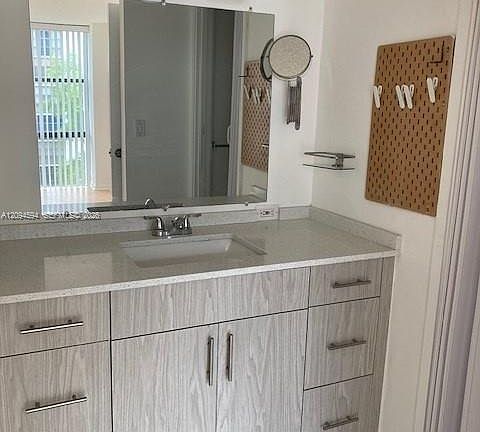 4th image of 17021 N Bay Rd APT 624