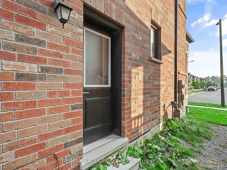 37 Macpherson St — Photo 7