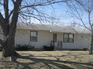 203 Dakota Ave, Holton, KS 66436