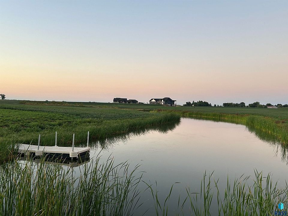 2nd image of 6 Prairie Cir