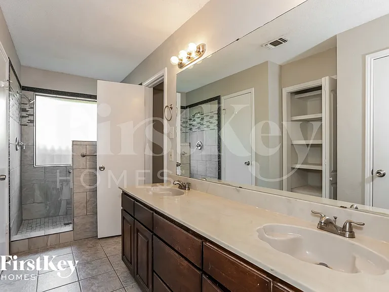 714 Windridge Ln — Photo 10
