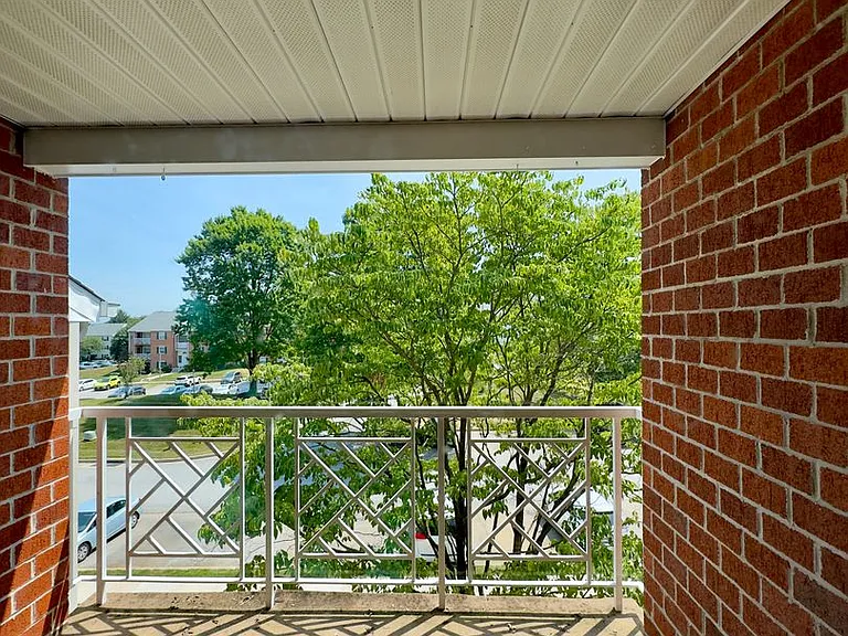 4 Brooking Ct #302 — Photo 8