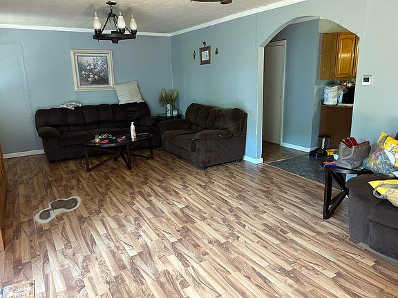 3rd image of 157 Canterbury Ln