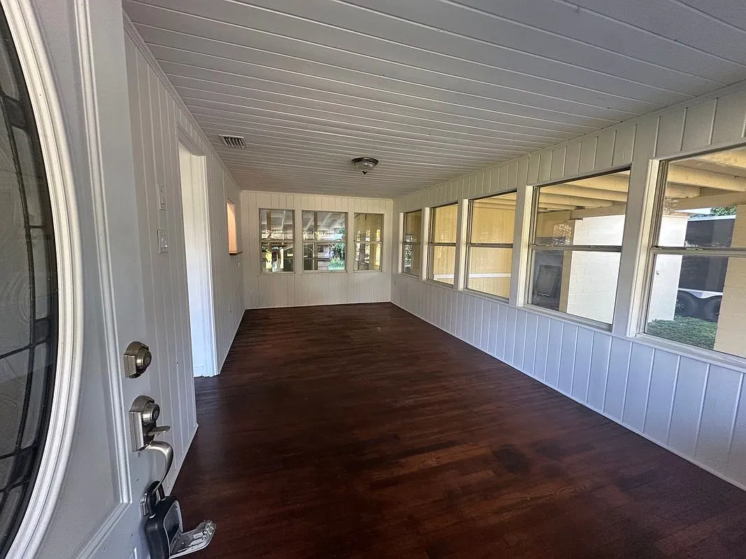 3 bed, 1.0 bath, 1160 sqft, $1,675 — Photo 2
