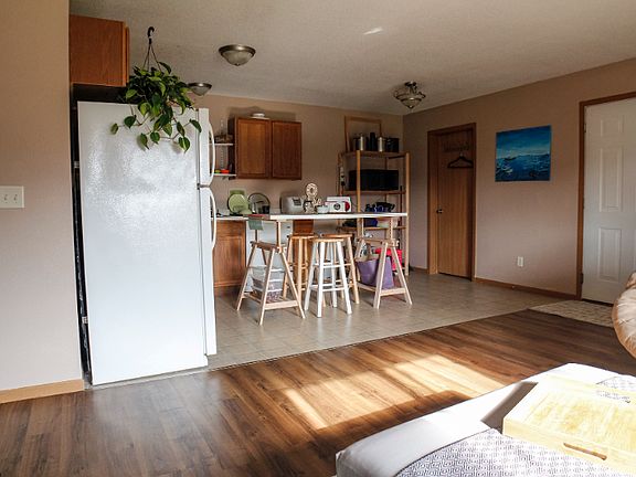 5th image of 938 28th St SE