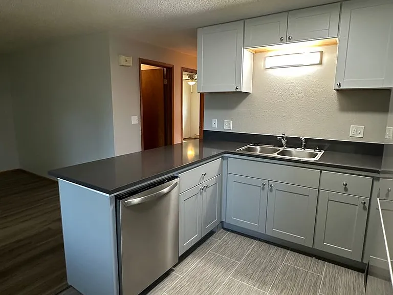 401 S Holly St — Photo 11