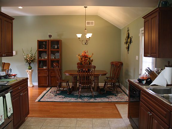 5th image of 2451 Pineridge St