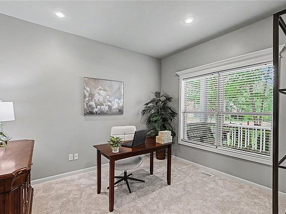5th image of 9708 Walnut Woods Dr