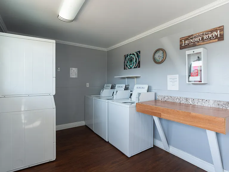 Villa Grove Apartments — Photo 11