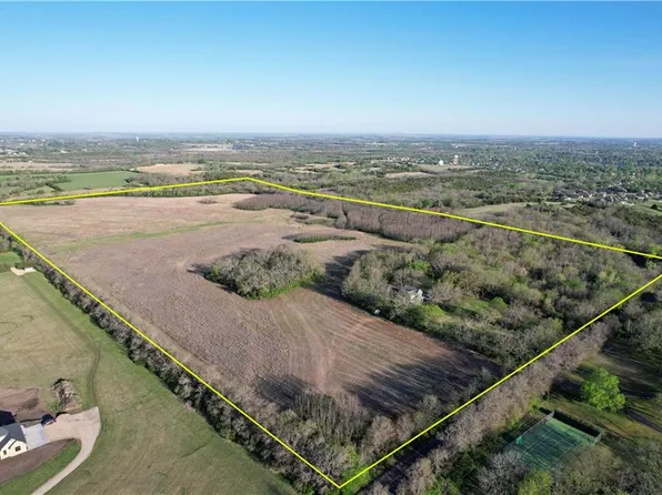 4821 SW Urish Rd, Topeka, KS 66610