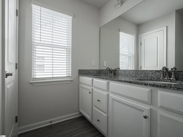 219 Hipps Crossing Dr — Photo 10