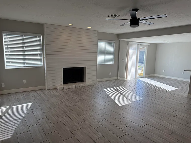 6959 W Mountain View Rd — Photo 5