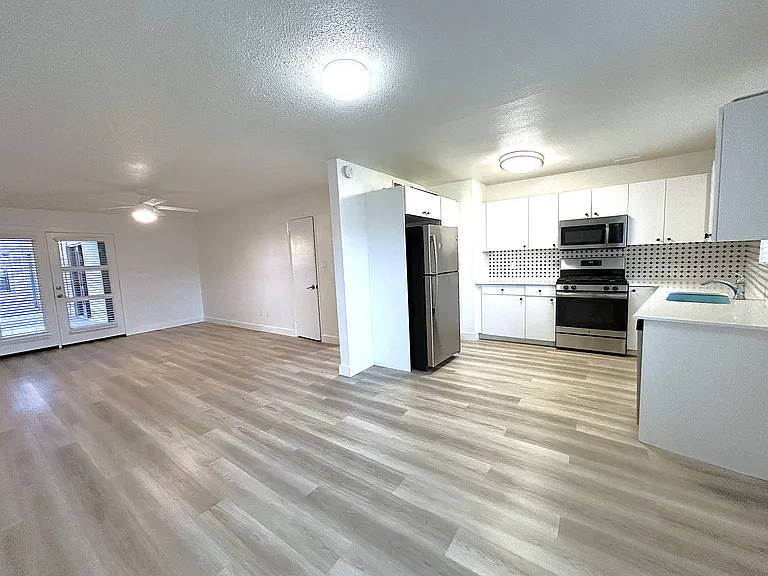 Skylar Apartments — Photo 18