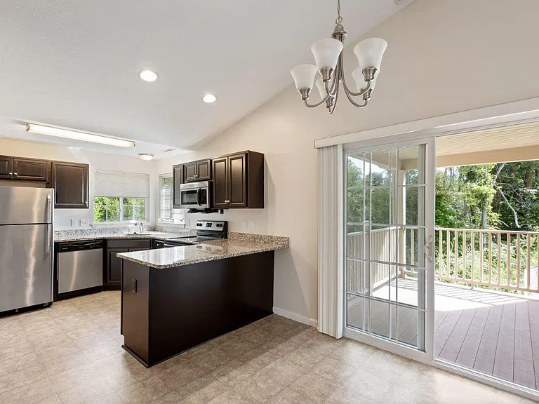 Auburn Creek Apartment Homes — Photo 4