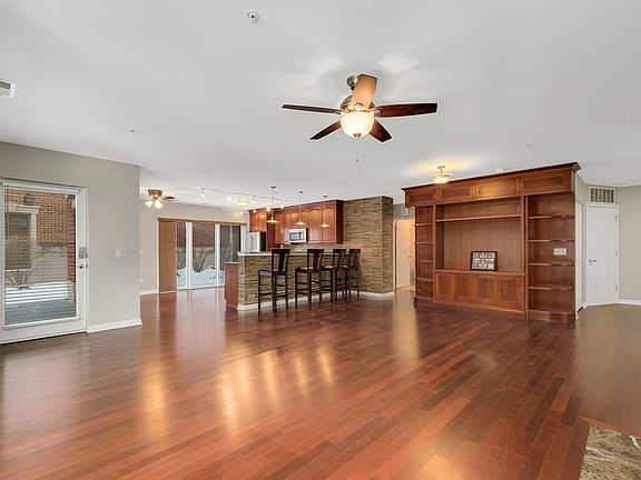 4th image of 255 E Liberty Dr APT 202