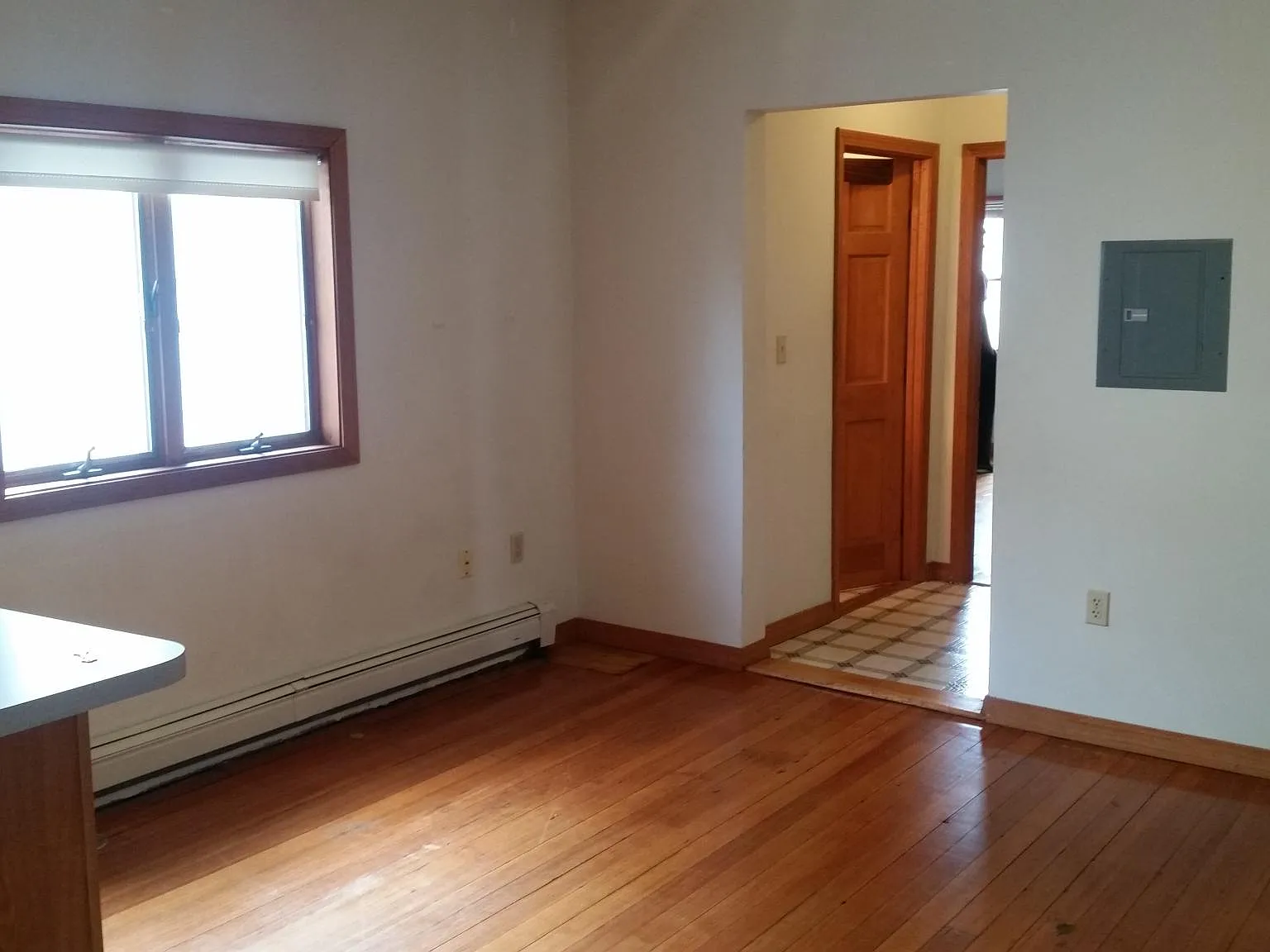 3 bed, 1250 sqft, $1,000 — Photo 4